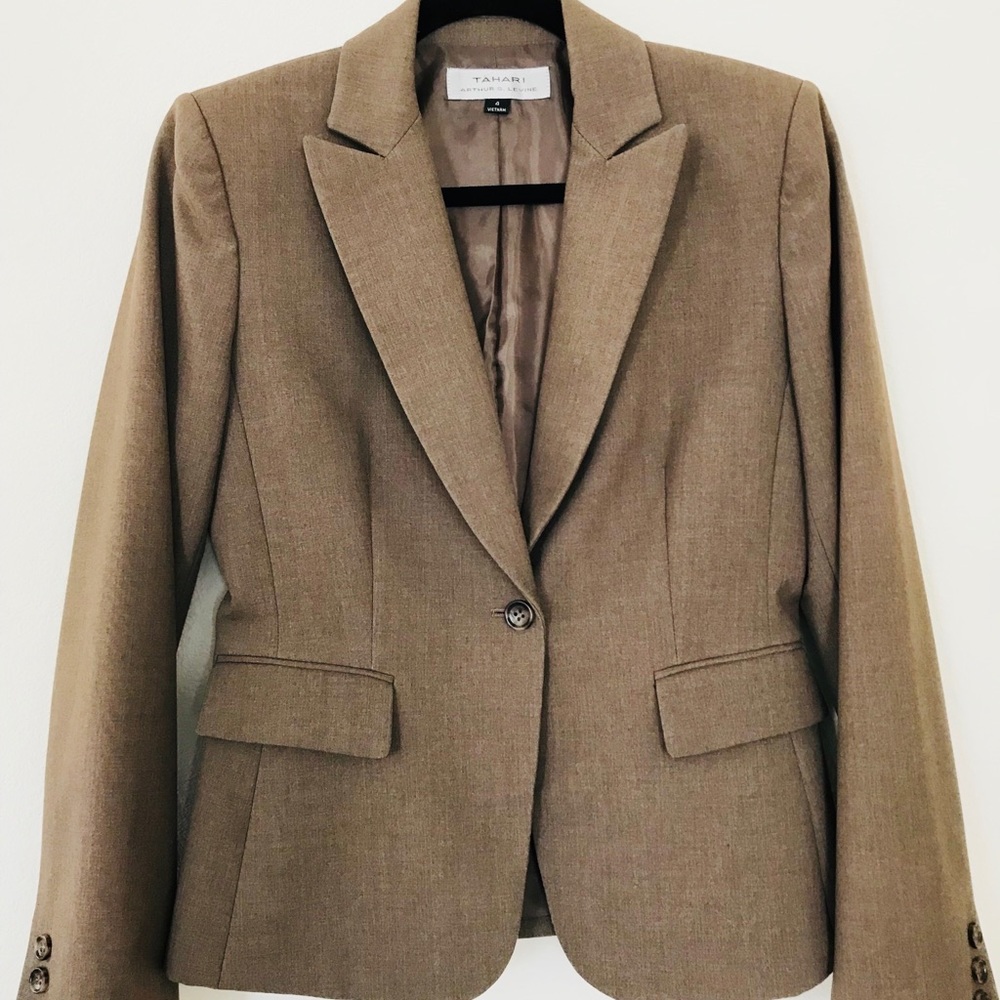 Tahari/Arthur Levine Blazer Sz 4